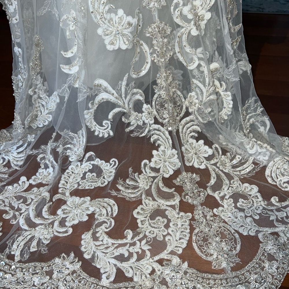 Gown/Wedding Gown View 5